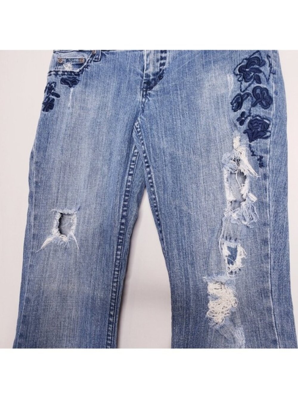 American Eagle Y2K Embroidered Distressed Skinny Flare Leg Jeans Women's Size 6 - Picture 3 of 13